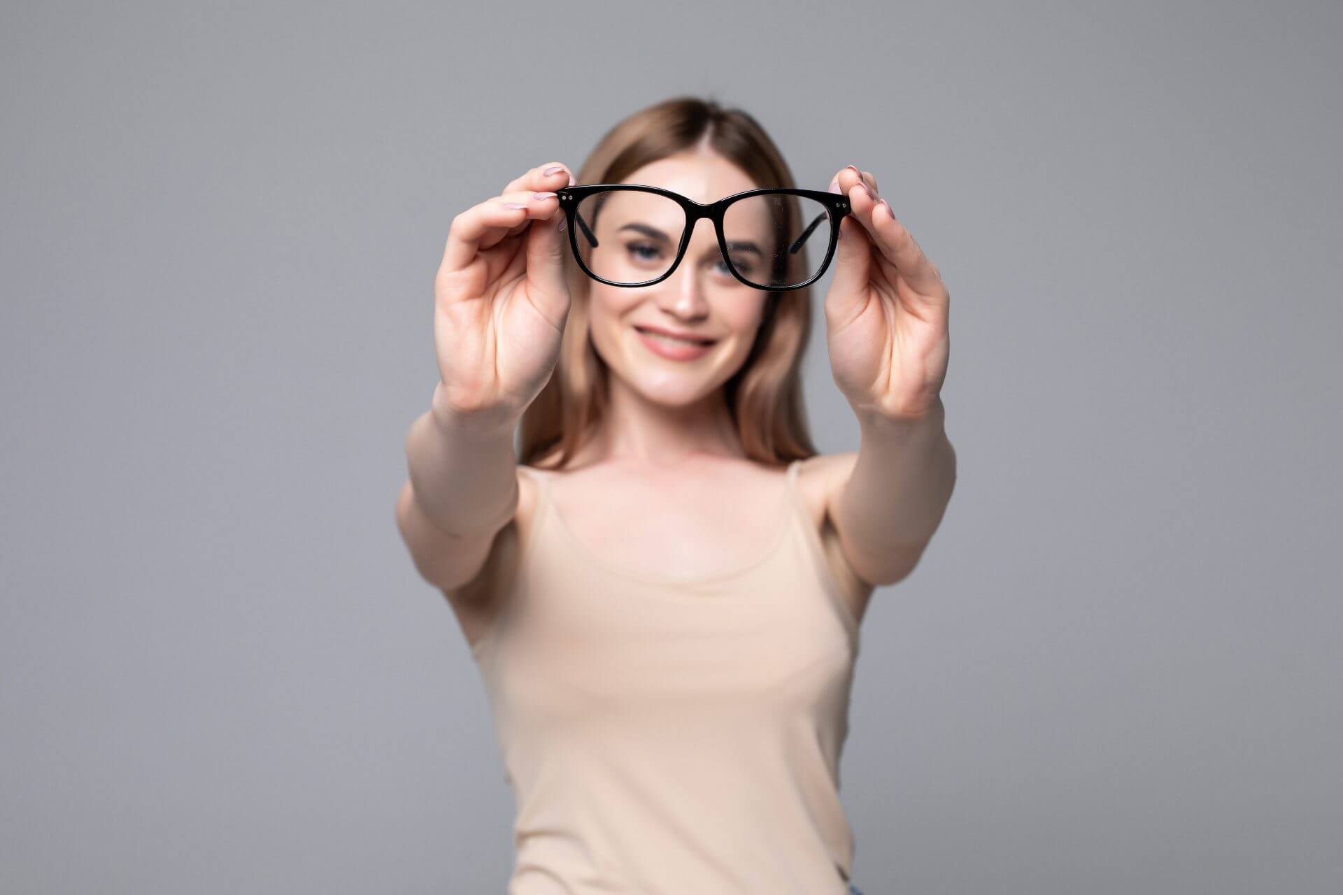 Tips for Choosing the Right Frames for Your Eyeglasses